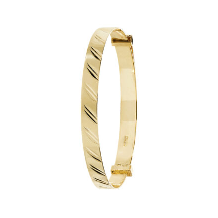 9k yellow gold expandable bangle for kids with diamond cut pattern.
