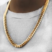 Man wearing a solid gold chain
