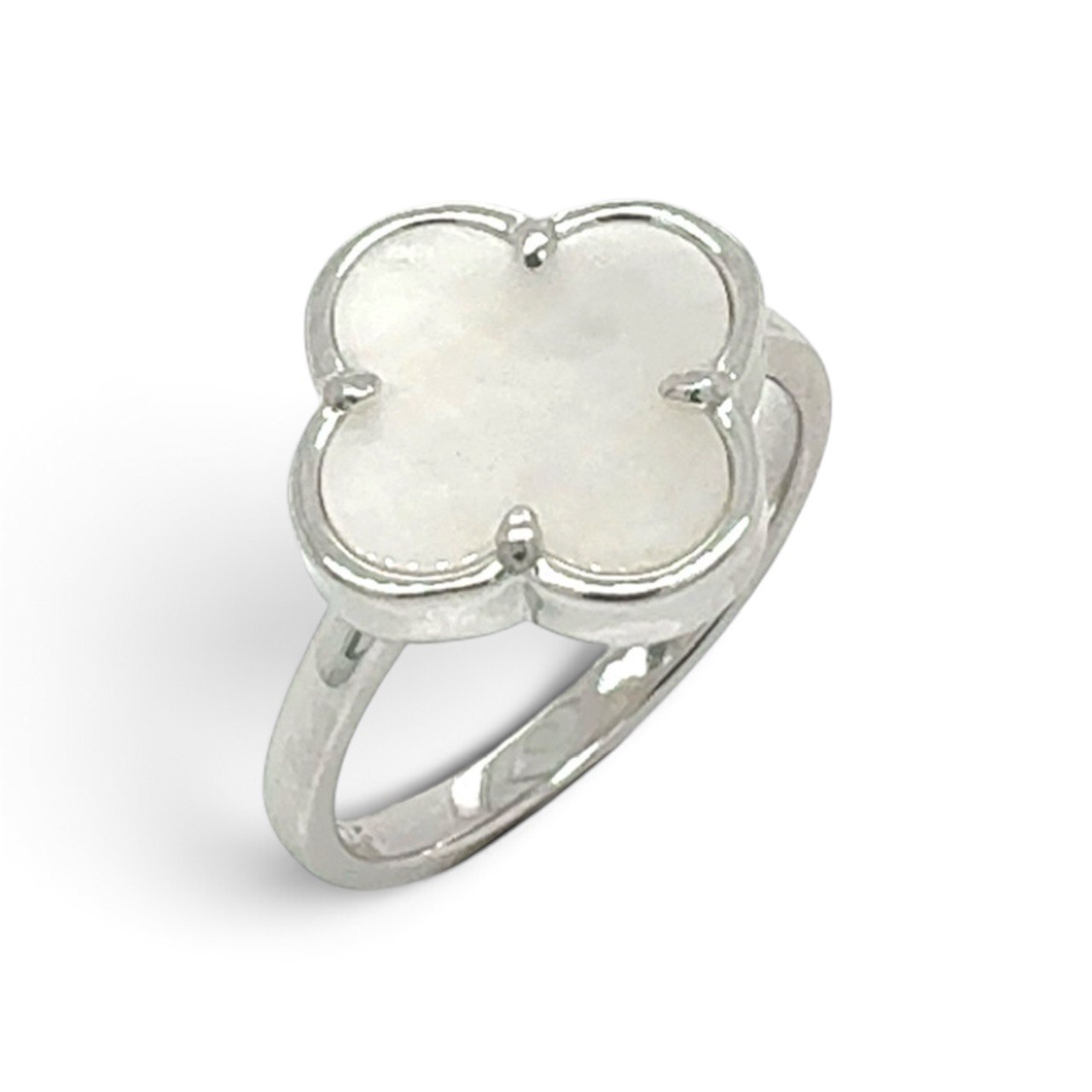 925 Sterling Silver Mother of Pearl Clover Ring - Image 1