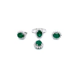 18k White Gold Emerald Set, with VVS Diamonds Halo around them.