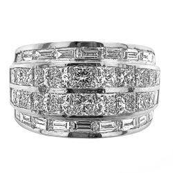 950 Platinum Wedding Band with baguette shaped stones in the sides and Princess cut diamonds in the middle.